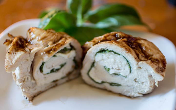 healthy spinach & mozzarella stuffed chicken