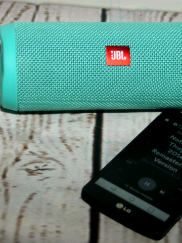 JBL Flip 4  Waterproof Portable Bluetooth Speaker Review