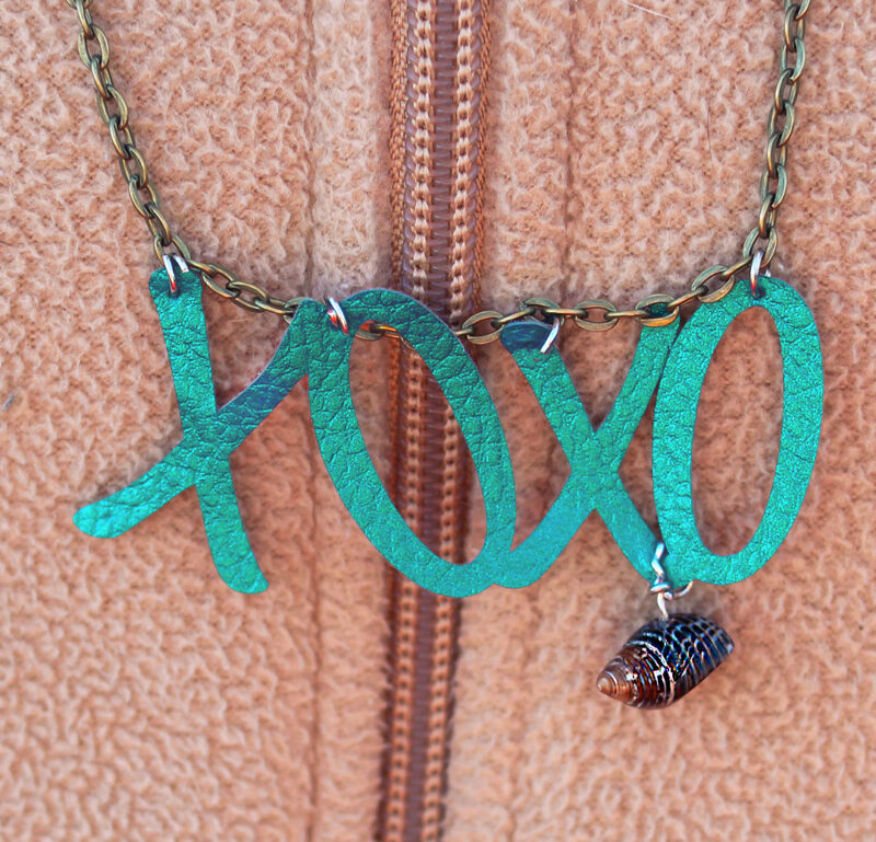 Cricut Faux Leather xoxo valentines day necklace craft