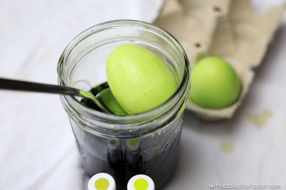 putting the eggs in the dye