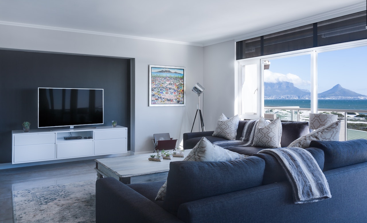 how to choose the right wallpaper for your living room