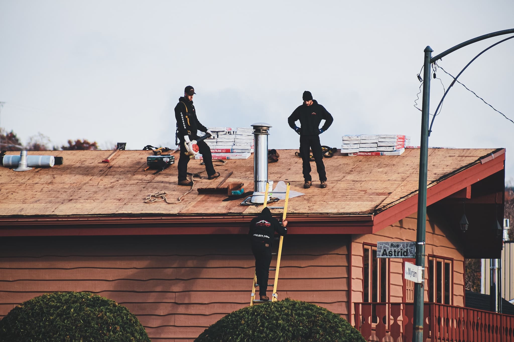 the top 7 signs your roof needs repair: expert advice from local roofing company